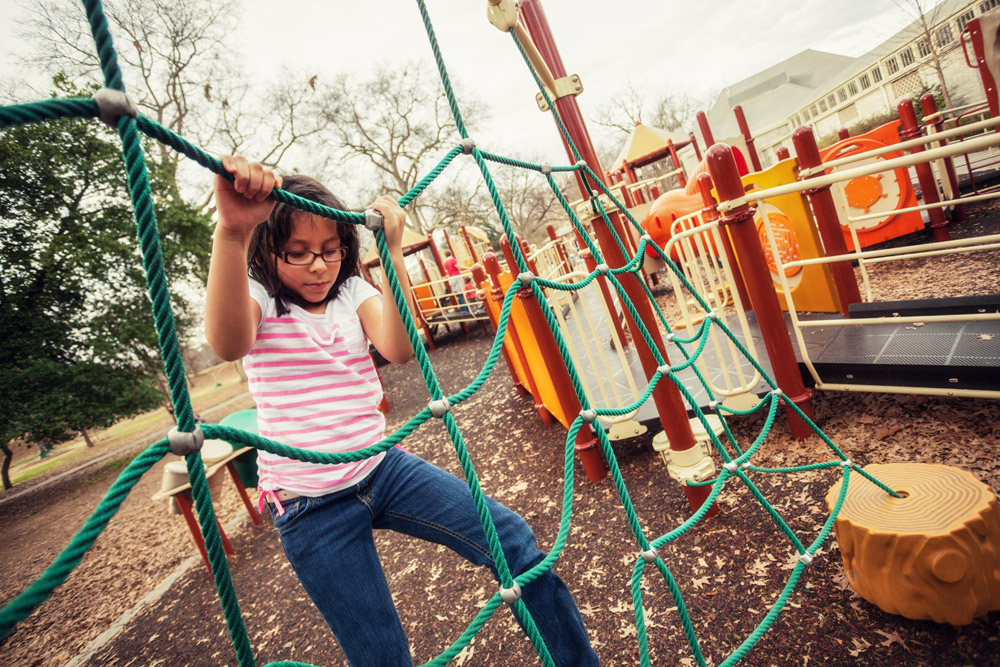 ¿Están Seguros Sus Hijos en Los Parques Infantiles?